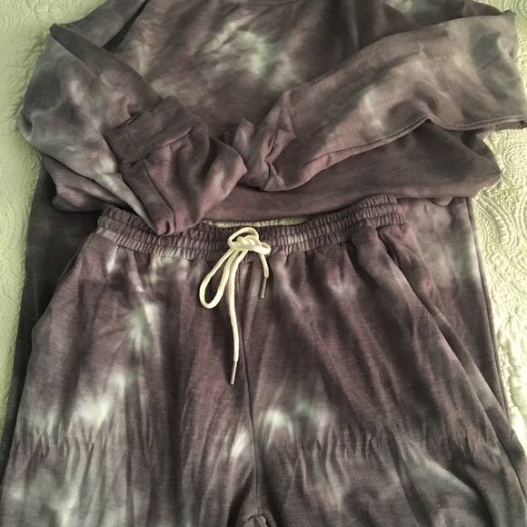Boutique Jogging Set! - Picture 4 of 9